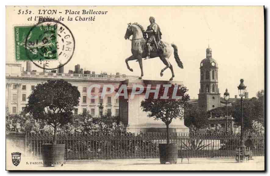 CPA Lyon place Bellecour et l'eglise de la Charite 