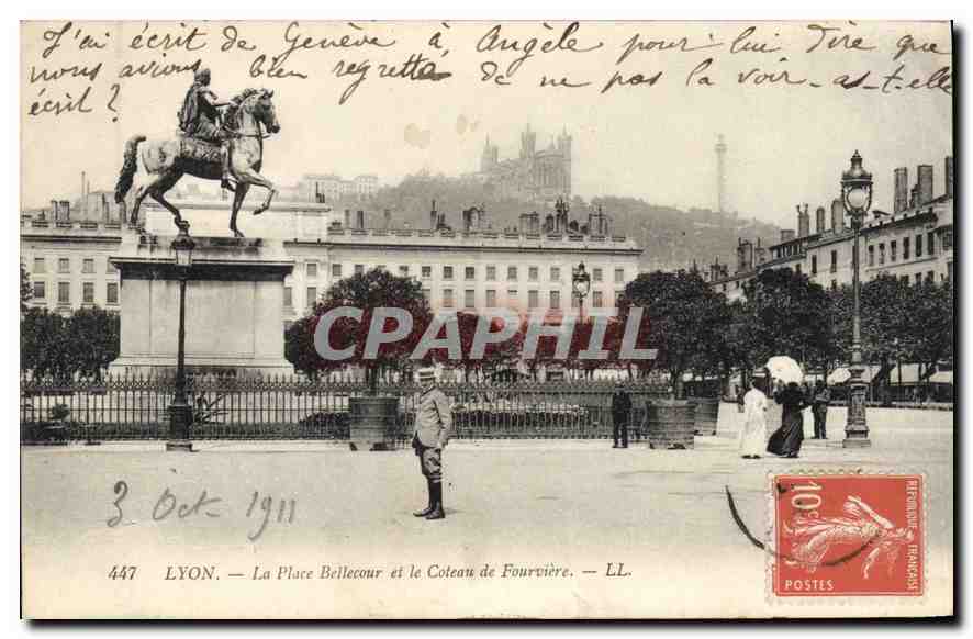 CPA Lyon la place Bellecour et le Coteau de Fourviere 