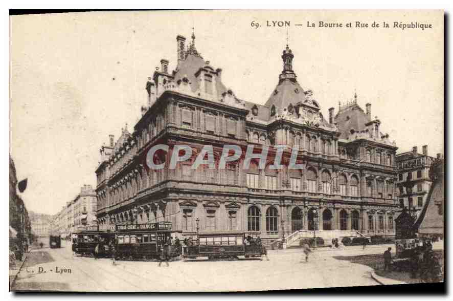 CPA Lyon La Bourse et Rue de la Republique Tramways