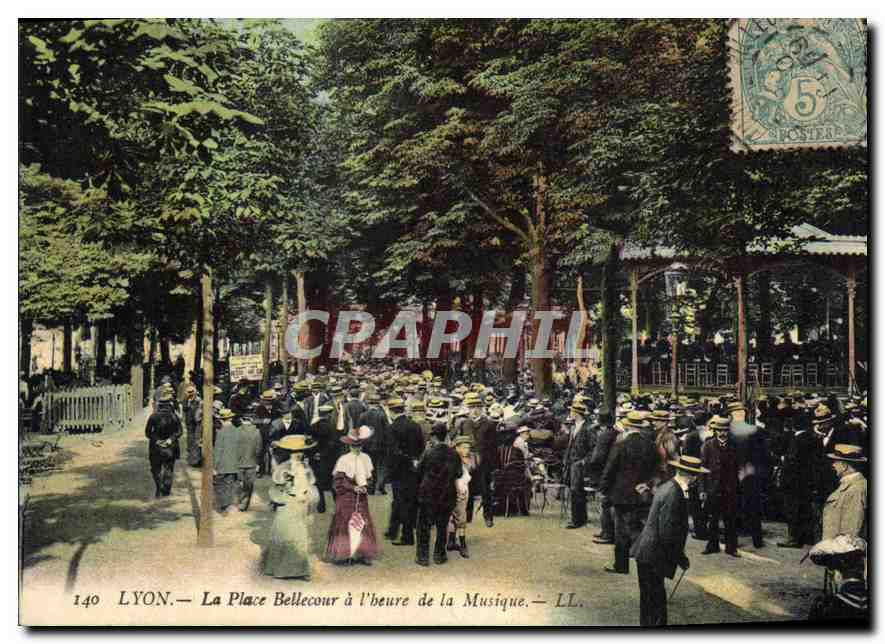 LYON — La Place Bellecour à l'heure de la Musique — LL. n°140