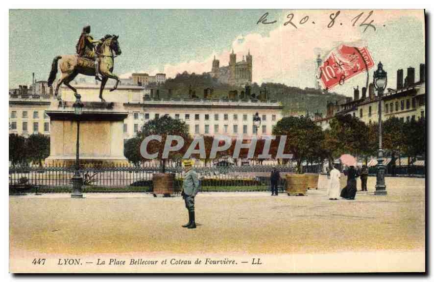 CPA Lyon La Place Bellcour et Coteau de Fourviere 