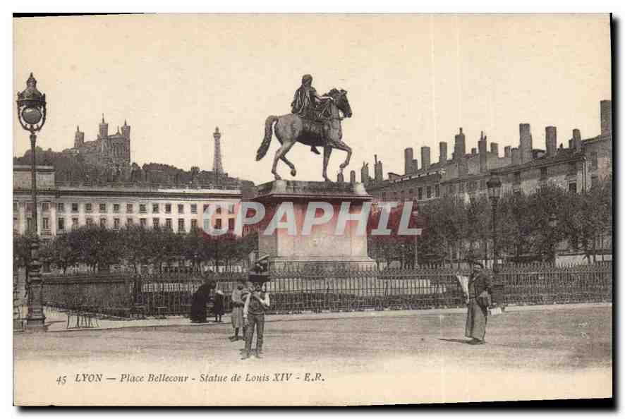 CPA Lyon Place Bellecour Statue de Louis XIV 