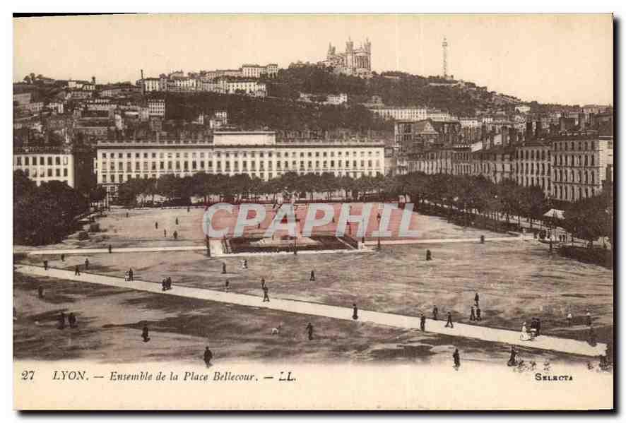 CPA Lyon Ensemble de la Place Bellecour 