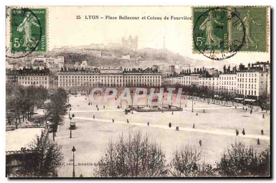 CPA Lyon Place Bellecour et Chateau de Fourviere 