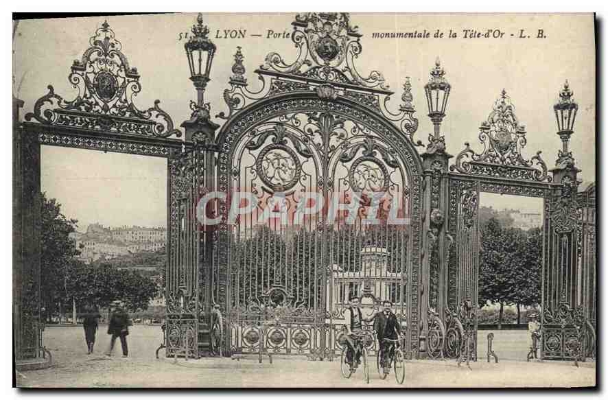 CPA Lyon Porte monument de la Tete d'Or Velo Cycle