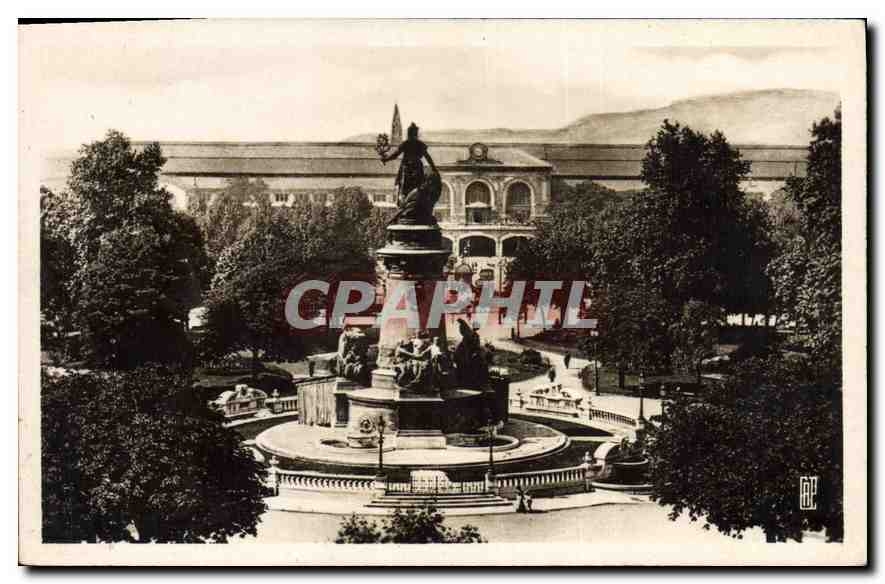 CPA Lyon La Place Carnot Monument de la Republique et gare Perrache 