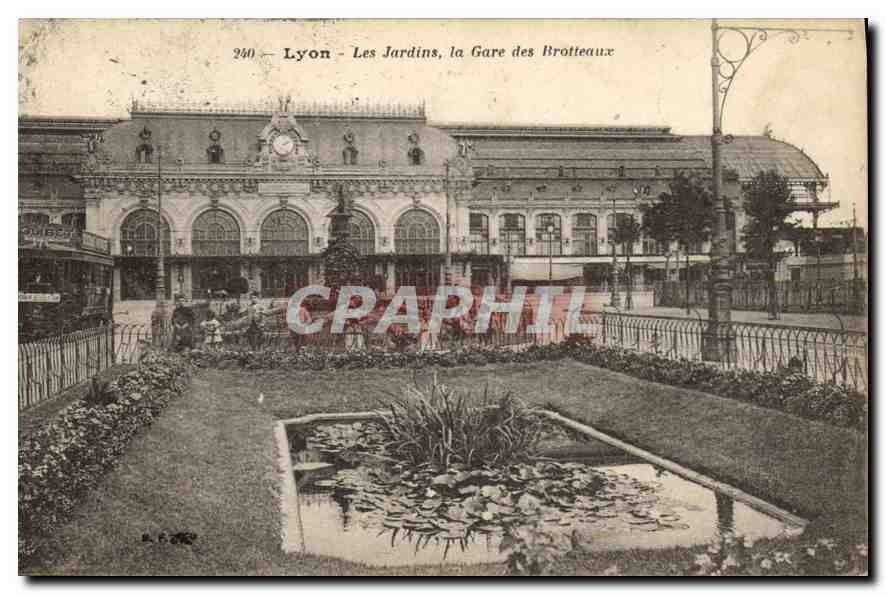 CPA Lyon Les Jardins la Gare des Brotteaux 