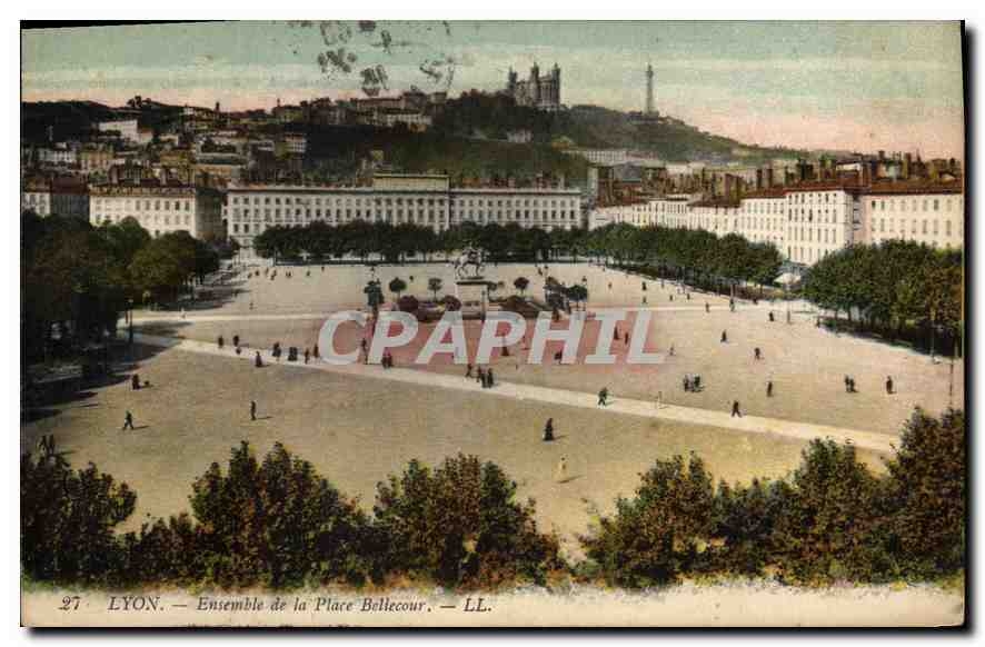 CPA Lyon Ensemble de la Place Bellecour 