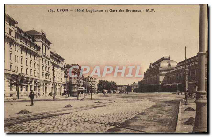 CPA Lyon Hotel Lugdunum et Gare des Brotteaux 