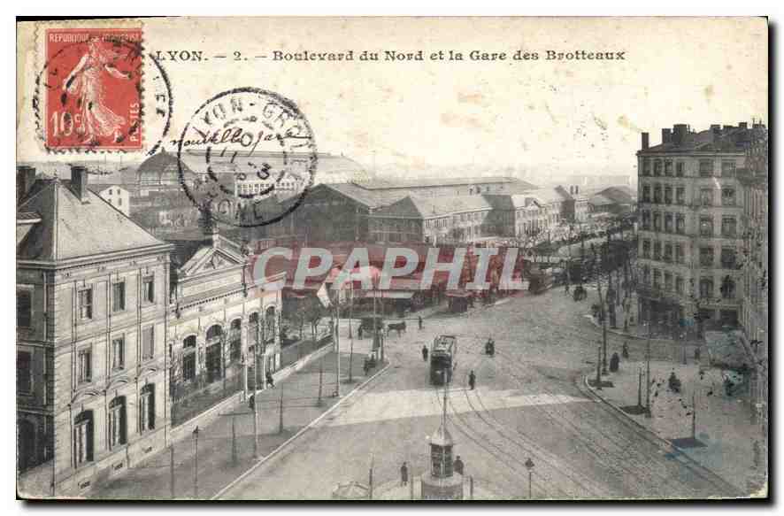 LYON. — 2. — Boulevard du Nord et la Gare des Brotteaux