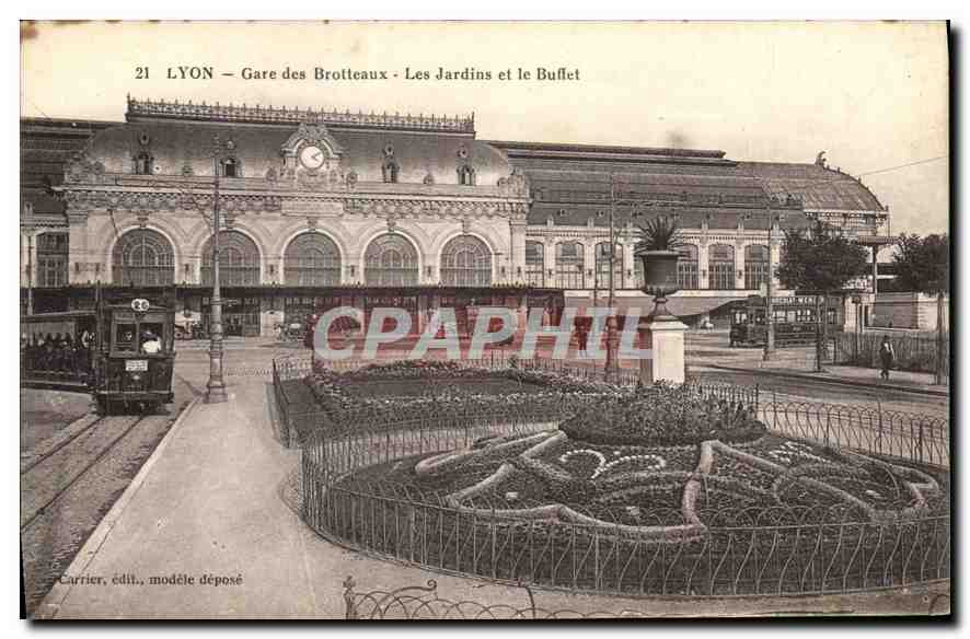 CPA Lyon Gare des Brotteaux Les Jardins et le Buffet 