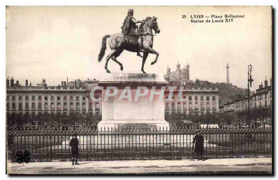 CPA Lyon Place Bellecour Statue de Louis XIV 