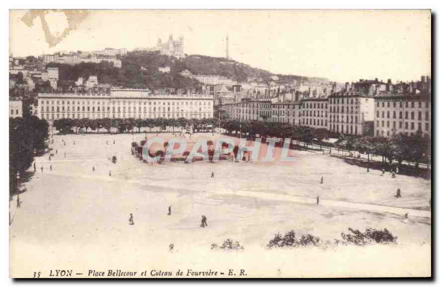 CPA Lyon Place Bellecour et Chateau de Fourviere 