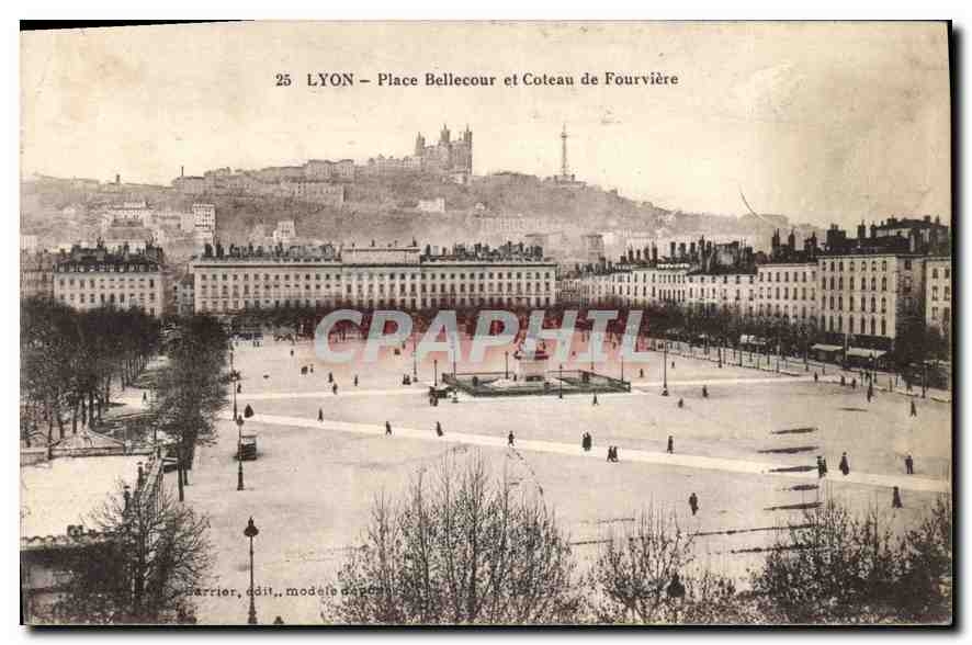 CPA Lyon Place Bellecour et Coteau de Fourviere 