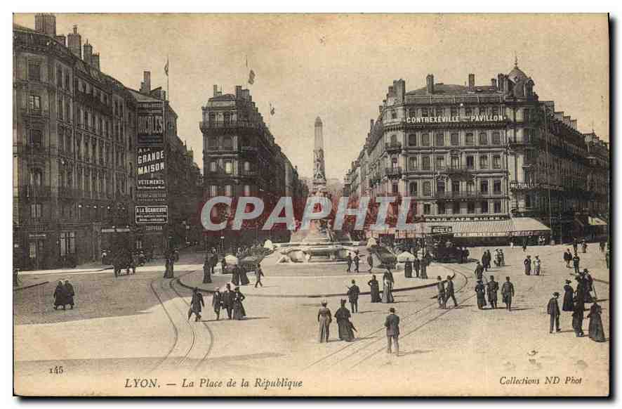 CPA Lyon La Place de la Republique 
