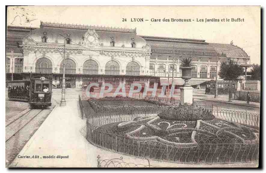 CPA Lyon Gare des Brotteaux Les Jardins et le Buffet 