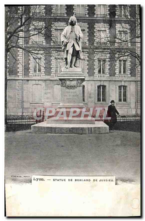 CPA Lyon Statue de Bernard de Jussieu 