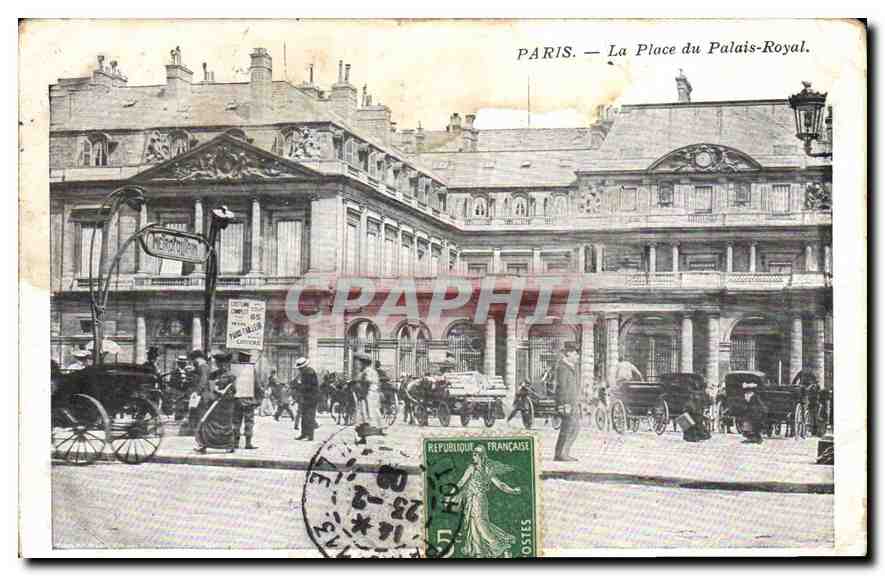 CPA Paris La Place du Palais Royal 