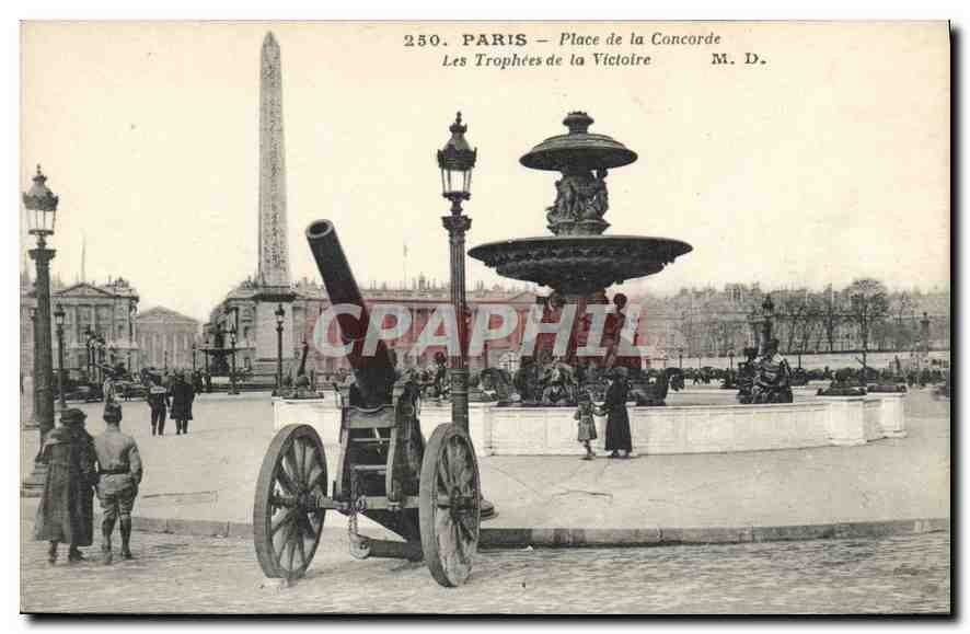 CPA Paris Place de la Concorde Les Trophees de la Victoire 