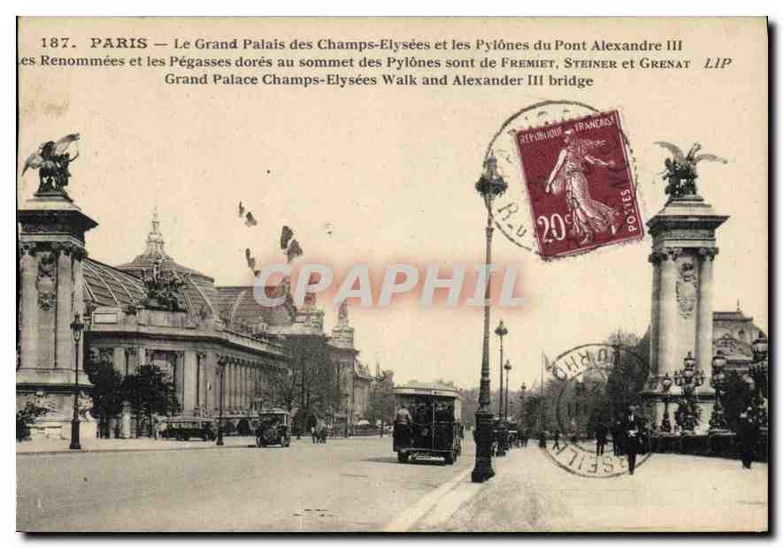 CPA Paris Le Grand Palais des Champs Elysees et les Pylones du Pont Alexandre III 