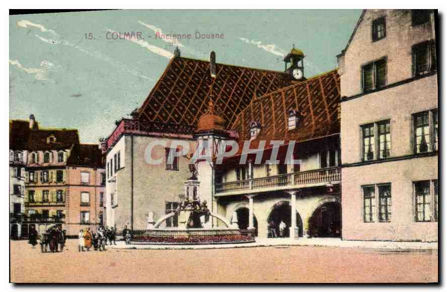 Colmar - Ancienne Douane — vue de la place avec fontaine et bâtiments