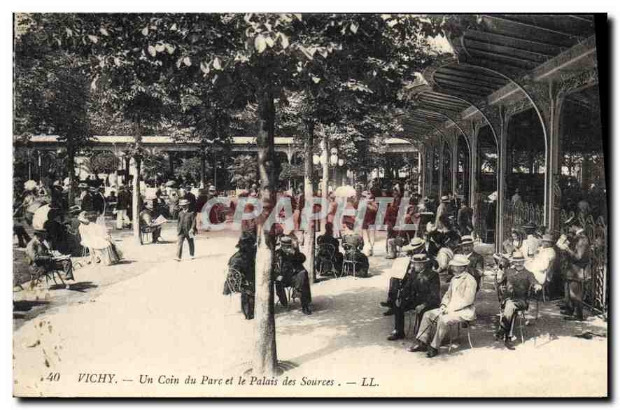 CPA Vichy Un coin du Parc et le Palais des Sources 