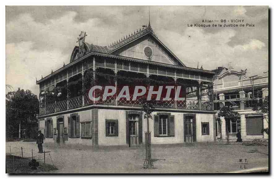 CPA Vichy Le Kiosque de la Justice de Paix 