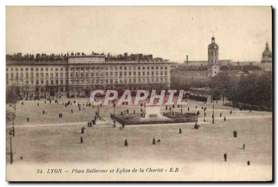 CPA Lyon Place Bellecour et Eglise de la Charite 
