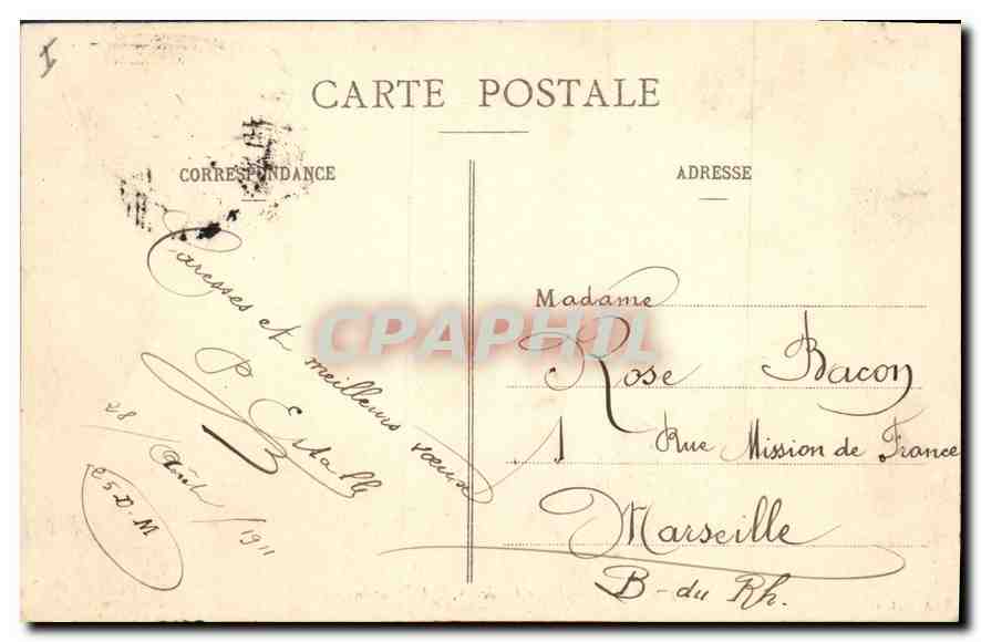 CPA Lyon Place Bellecour Un Bassin  — Verso