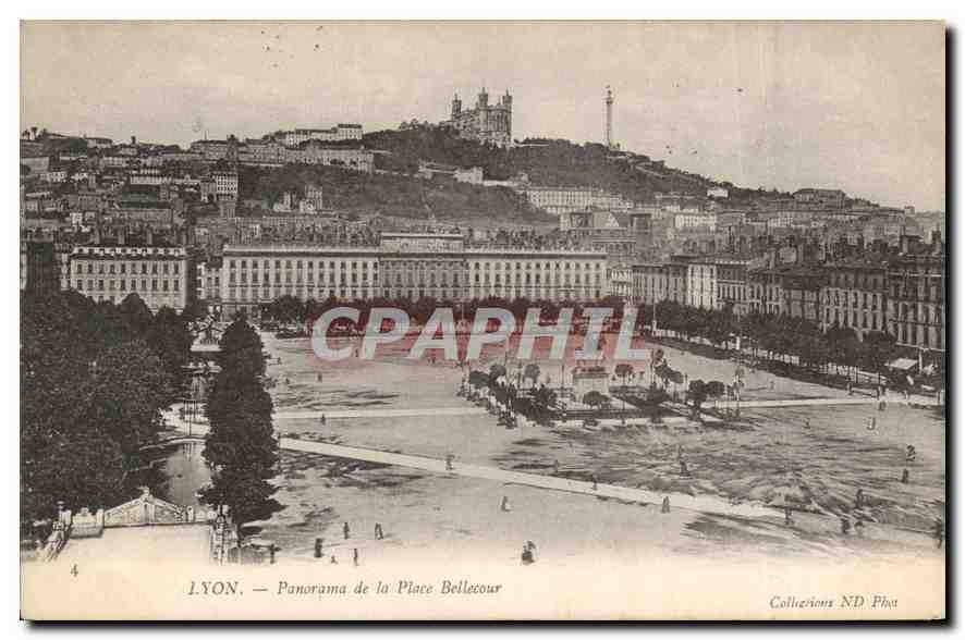 CPA Lyon Place Bellecour Statue equestre de Louis XIV 