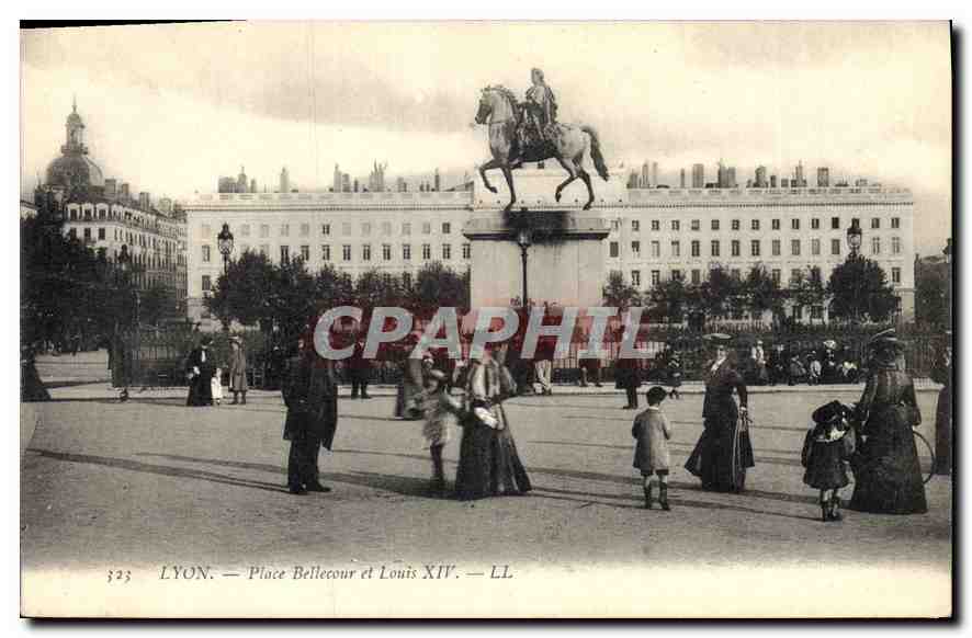 CPA Lyon Illustre Place Bellecour Statue de Louis XIV 