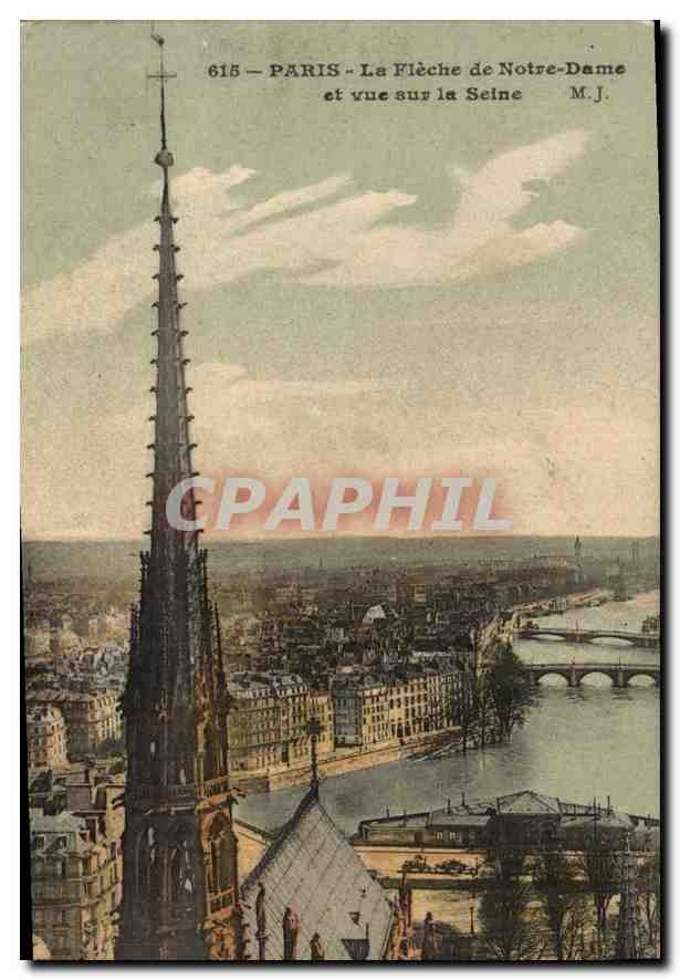 CPA Paris la Fleche de Notre Dame et vue sur la Seine 