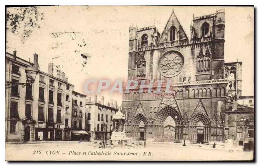 CPA Lyon Place et Cathedrale Saint Jean 