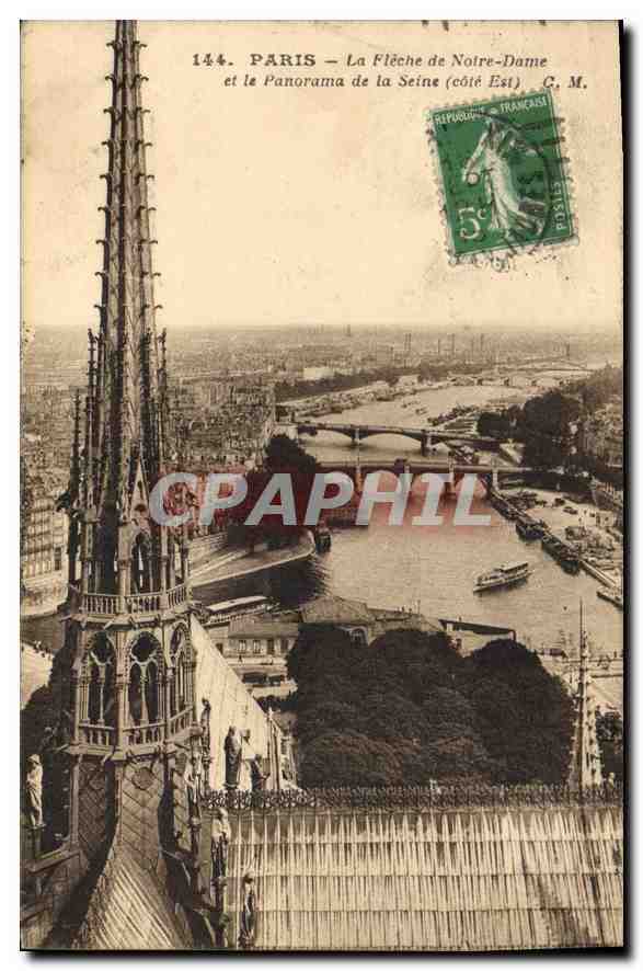 CPA Paris La Fleche de Notre Dame et le Panorama de la Seine cote Est 