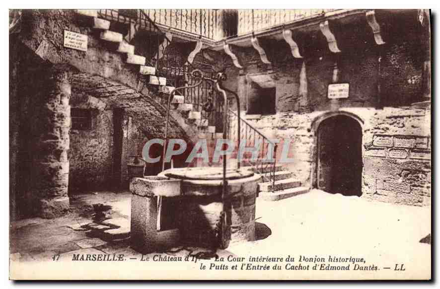 CPA Marseille Le Chateau d'If La Cour interieure du Donjon historique le puits et l'entree du cachot