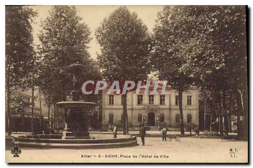 Vichy — Place de l'Hôtel de Ville — Allier — 3 — M.T. 1.1.