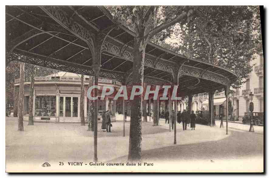 CPA Vichy Galerie couverte dans le Parc