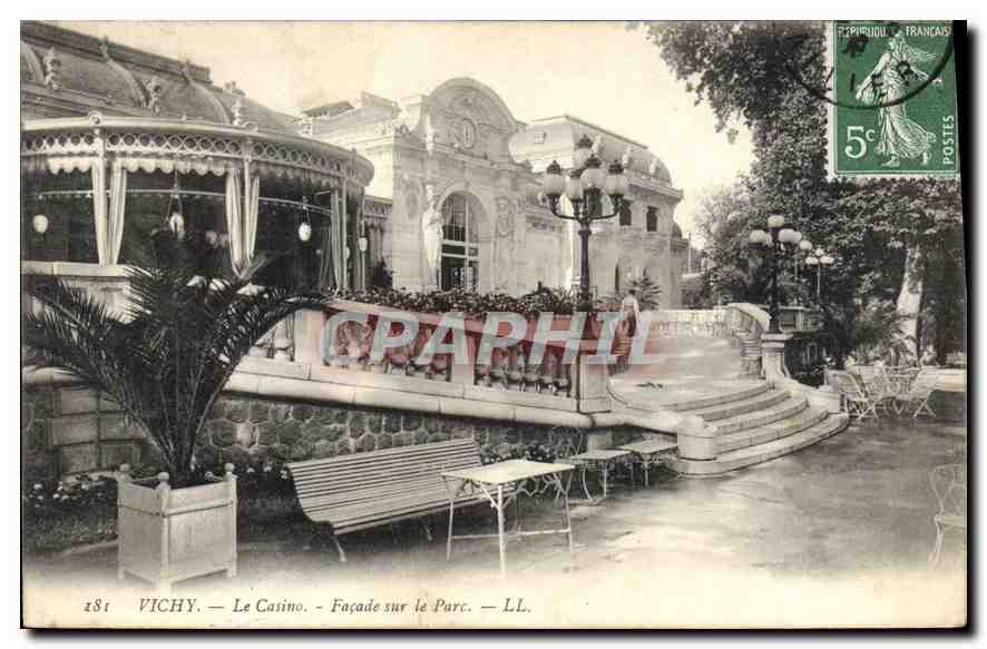 CPA Vichy Le Casino Facade sur le Parc