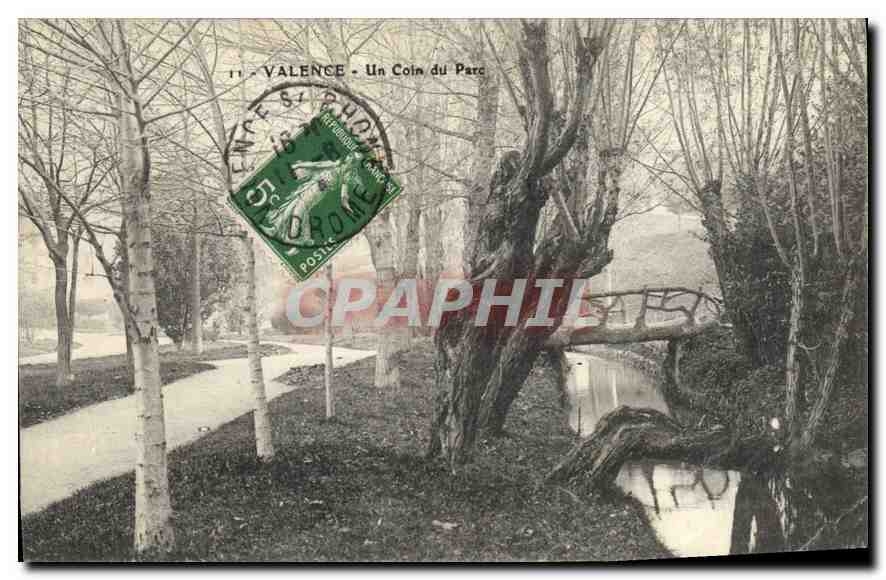 CPA Valence (Drome) Un Coin du Parc
