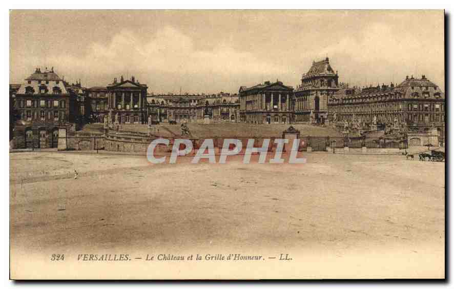 CPA Versailles Le Chateau et la Grille d'Honneur 