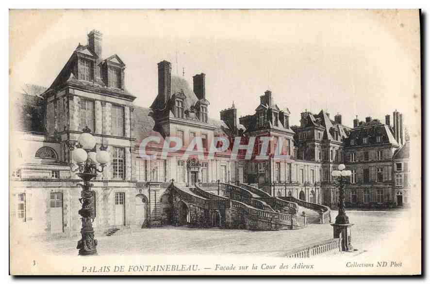 Schloss Fontainebleau — Fassade zur Cour des Adirieux — Collections ND Phot