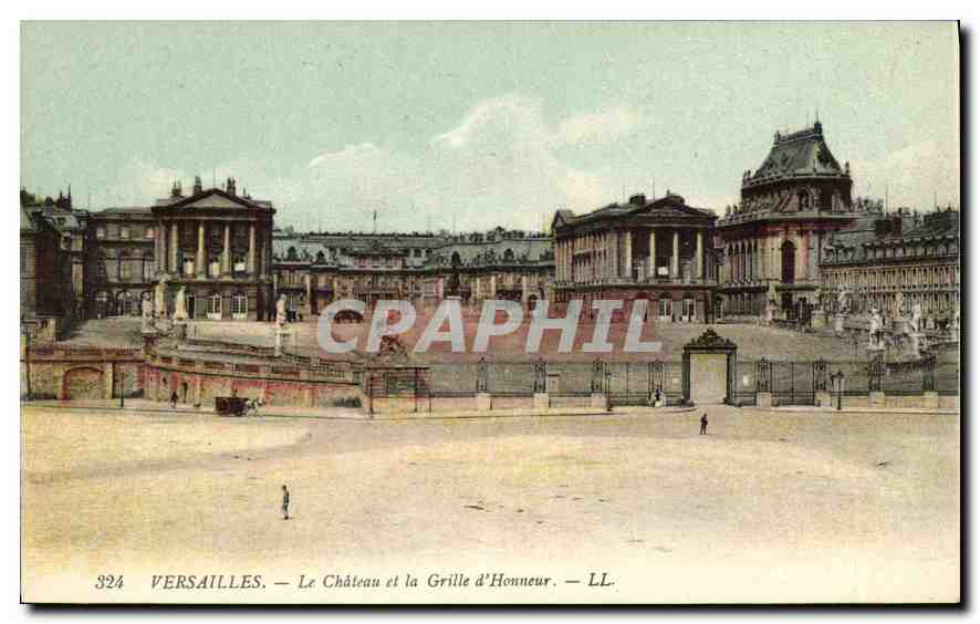 CPA Versailles Le Chateau et la Grille d'Honneur 