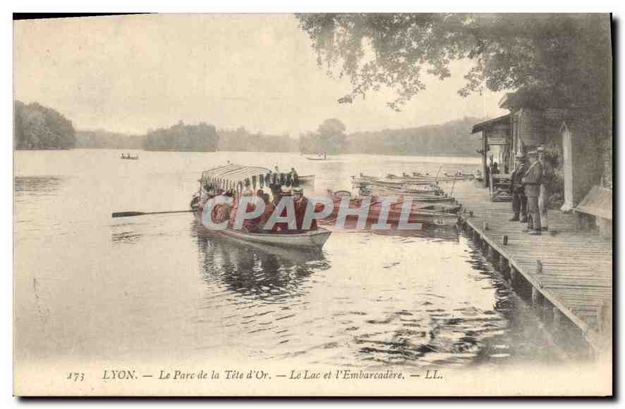 CPA Lyon Le Parc de la Tete d'Or Le Lac et l'Embarcadere 