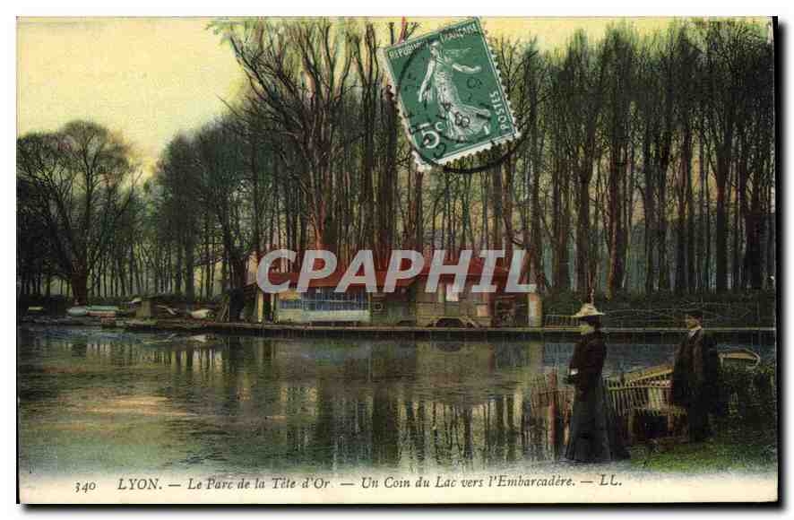CPA Lyon Le Parc de la Tete d'Or Un Coin du Lac vers l'Embarcadere 