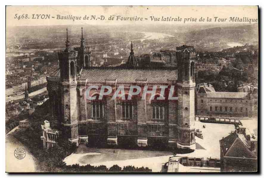 LYON - Basilique de N.-D. de Fourvière - Vue latérale prise de la Tour Métallique