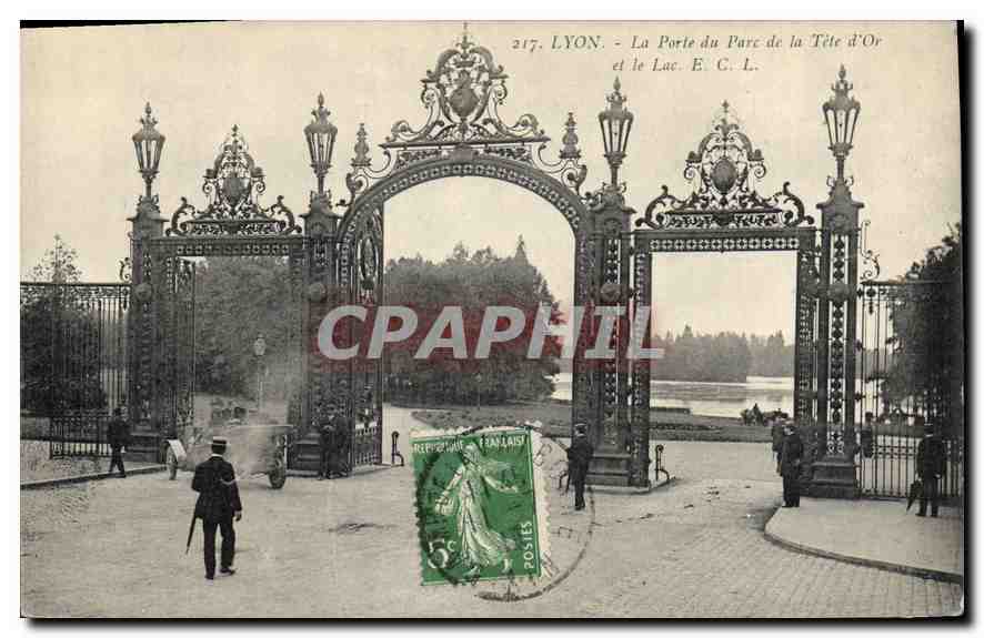 CPA Lyon La Porte du Parc de la Tete d'Or et le Lac 