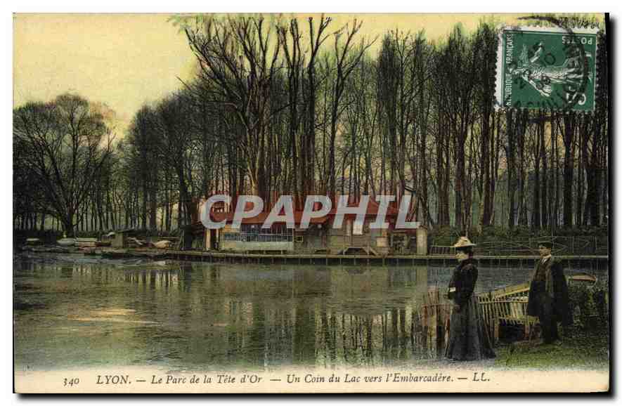 CPA Lyon Le Parc de la Tete d'Or Un Coin du Lac vers l'Embarcadere 