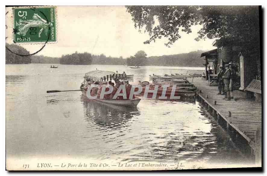 CPA Lyon Le Parc de la Tete d'Or Le Lac et l'Embarcadere 