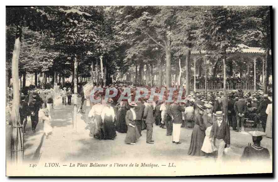 CPA Lyon La Place Bellecour a l'beure de la Musique 