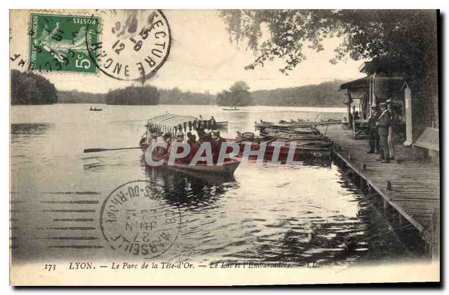 CPA Lyon Le Parc de la Tete d'Or Le Lac et l'Embarcadere 